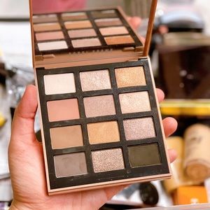 Almost New ✨Bobbi Brown Nude Drama Pallet 🤎